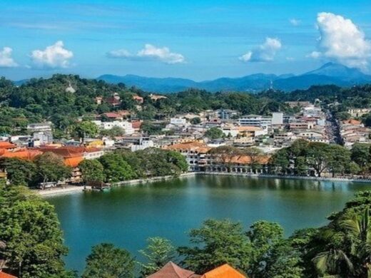 Kandy-Lake_Sri-Lanka