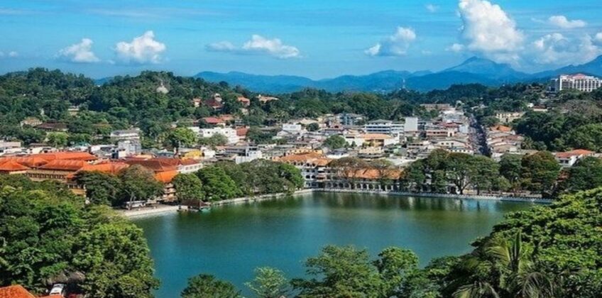 Kandy-Lake_Sri-Lanka